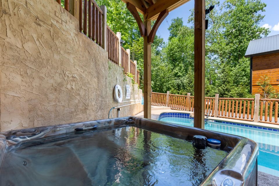 Patio, Natural landscape, Garden, Hot Tub, Swimming pool