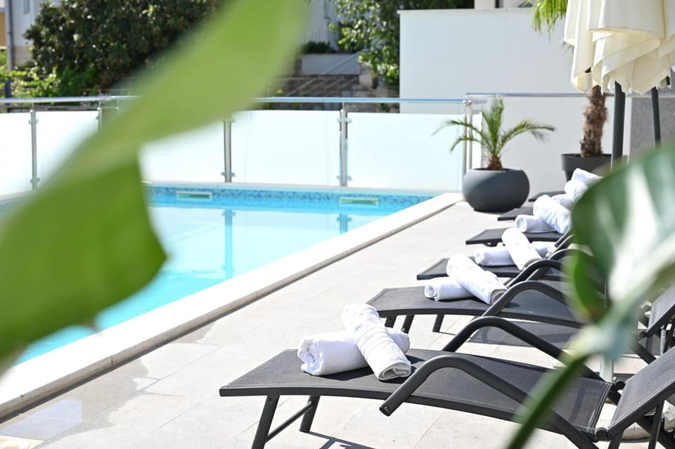 Swimming pool, sunbed