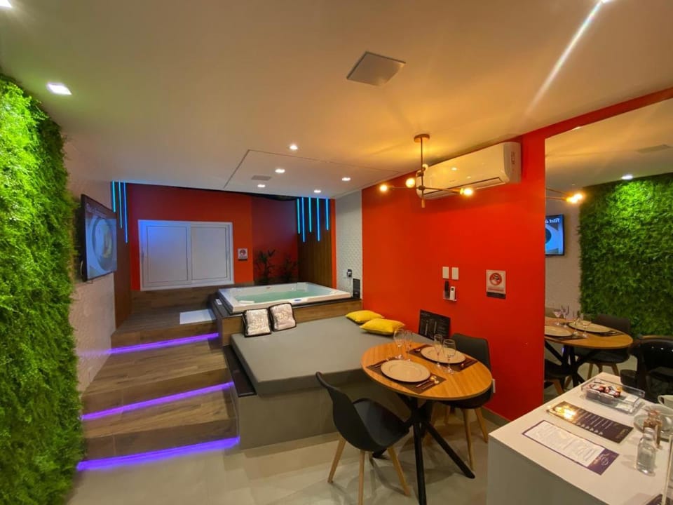 Communal lounge/ TV room, Hot Tub, Seating area, Dining area