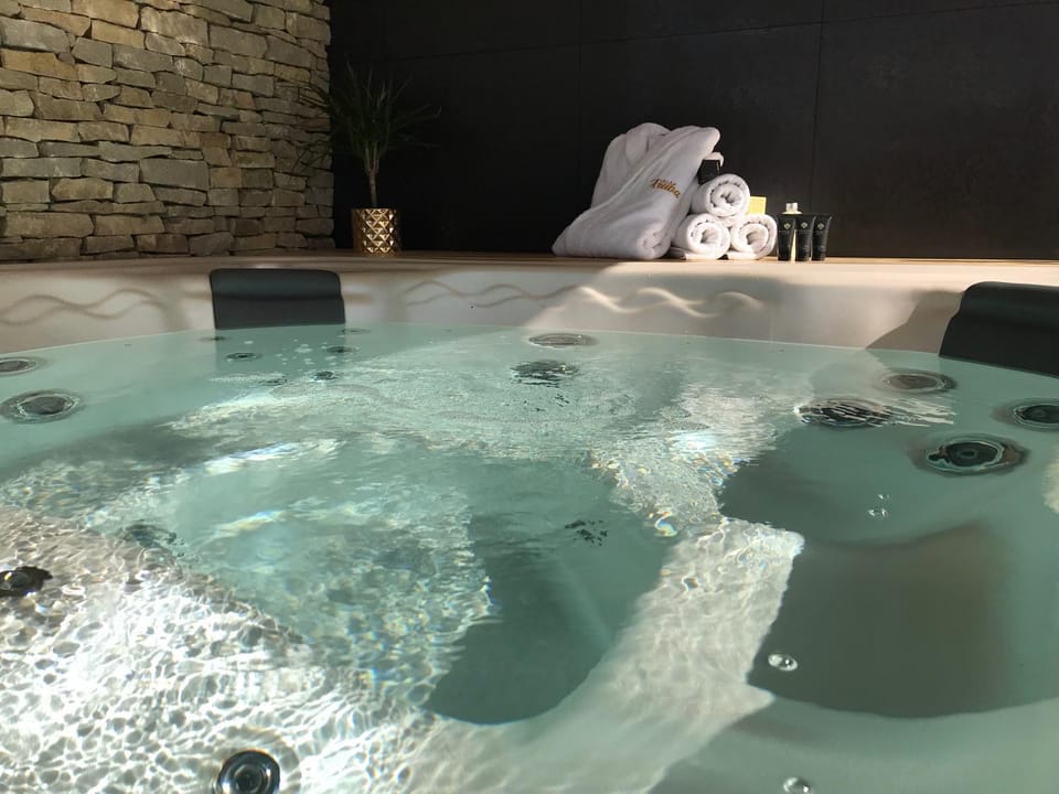 Hot Tub, Spa and wellness centre/facilities
