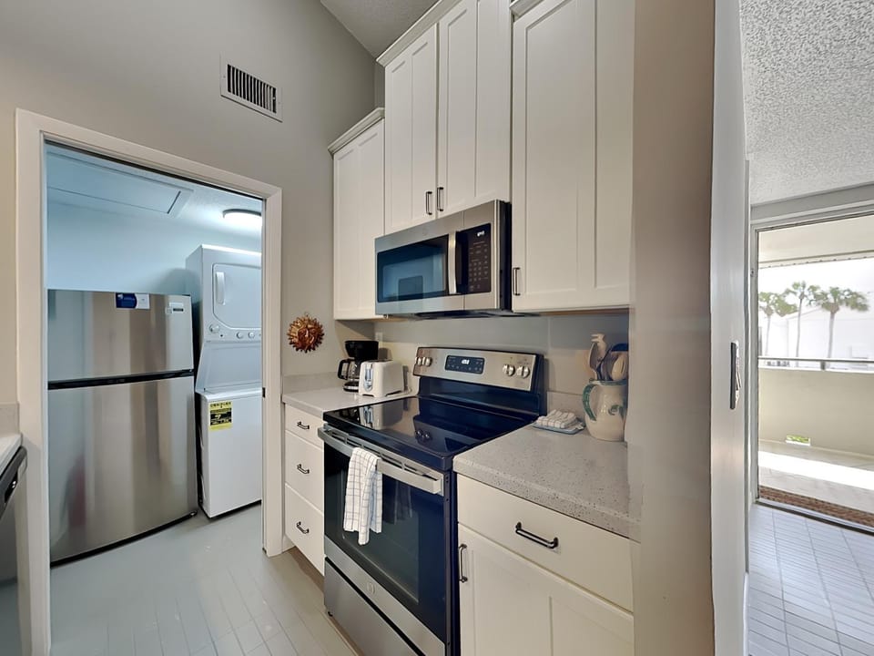 Kitchen or kitchenette, microwave, oven, stove, laundry, washing machine
