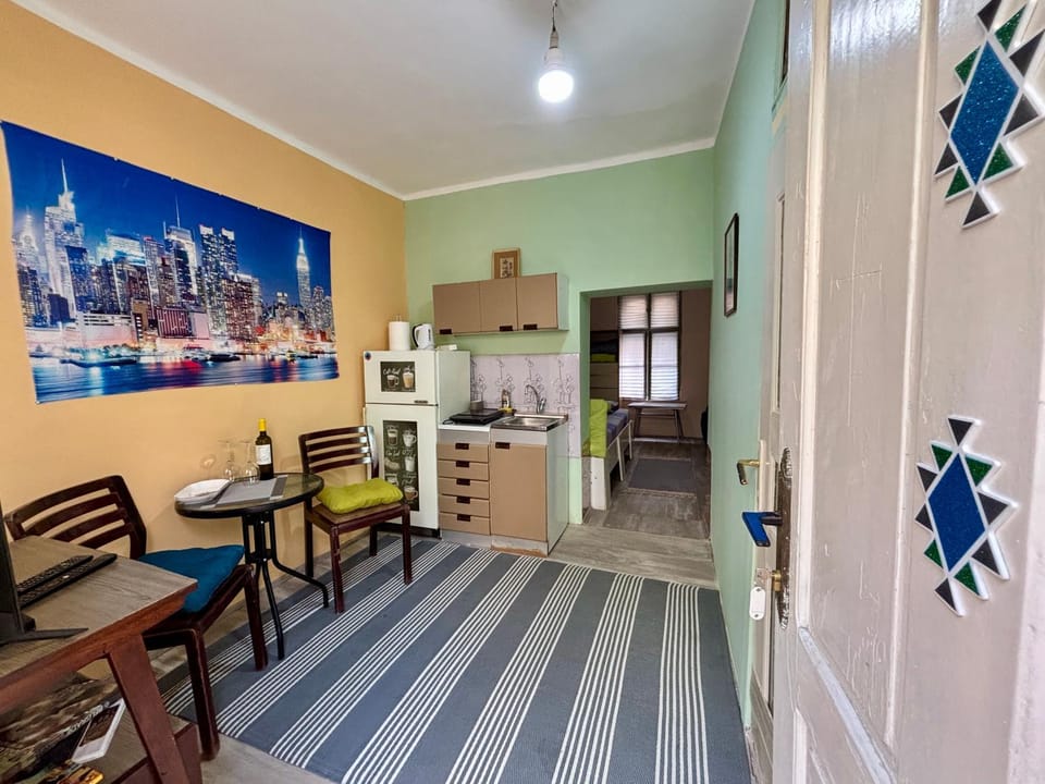 Seating area, Dining area, kitchen