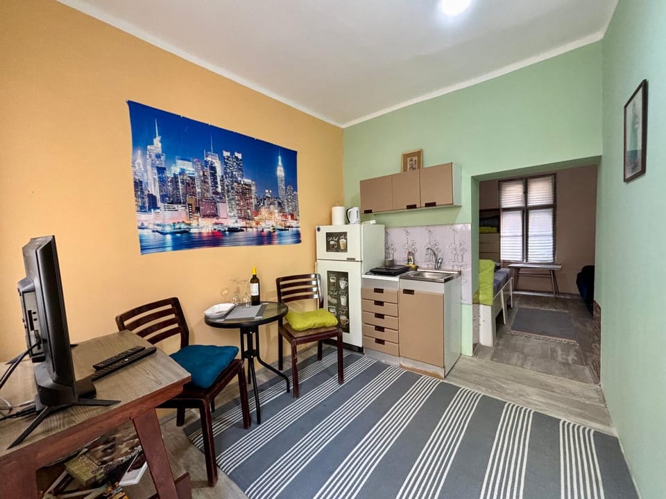 Seating area, Dining area, kitchen