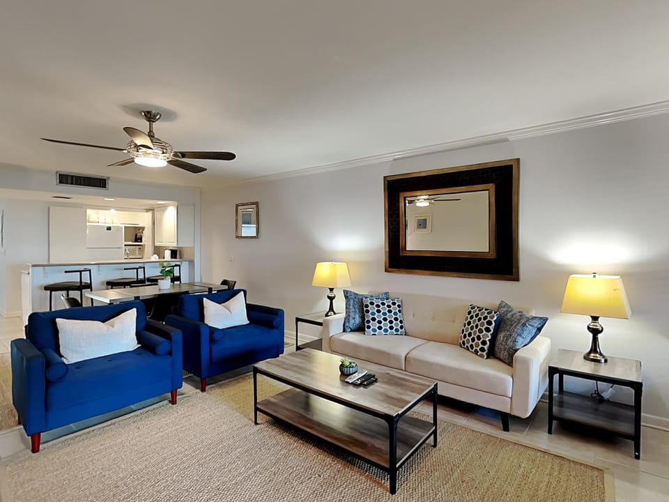 Living room, Seating area, Dining area, furniture, air conditioner