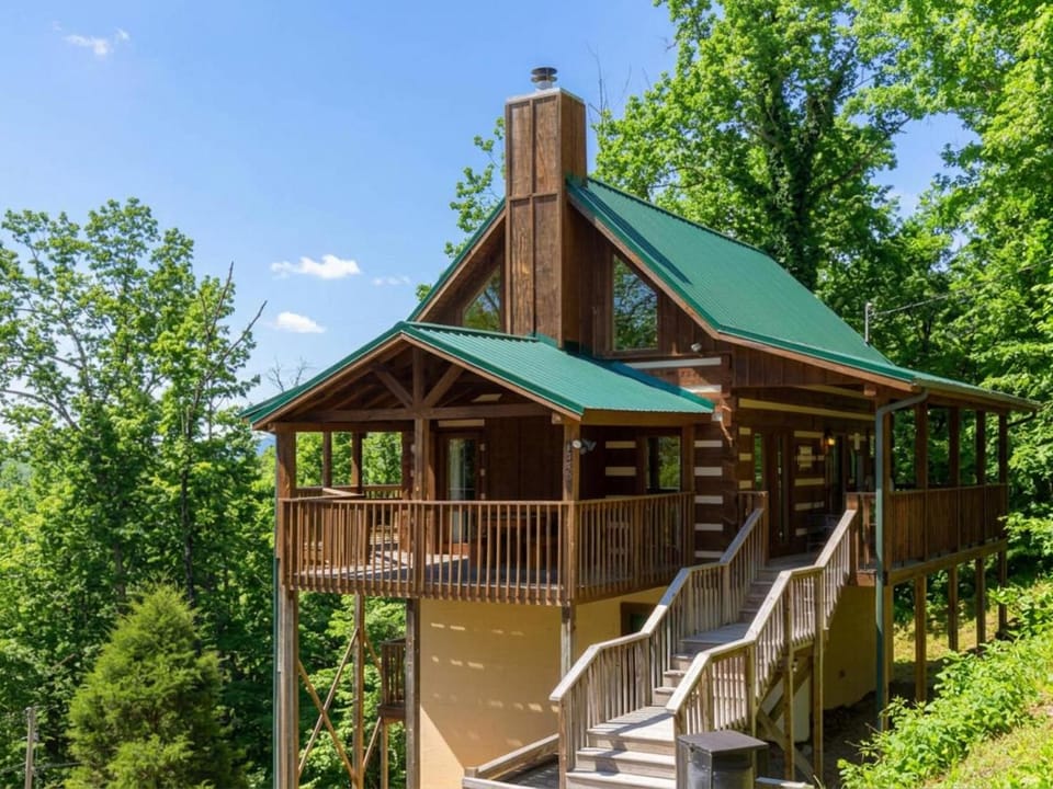 Property building, Natural landscape, Garden, Balcony/Terrace