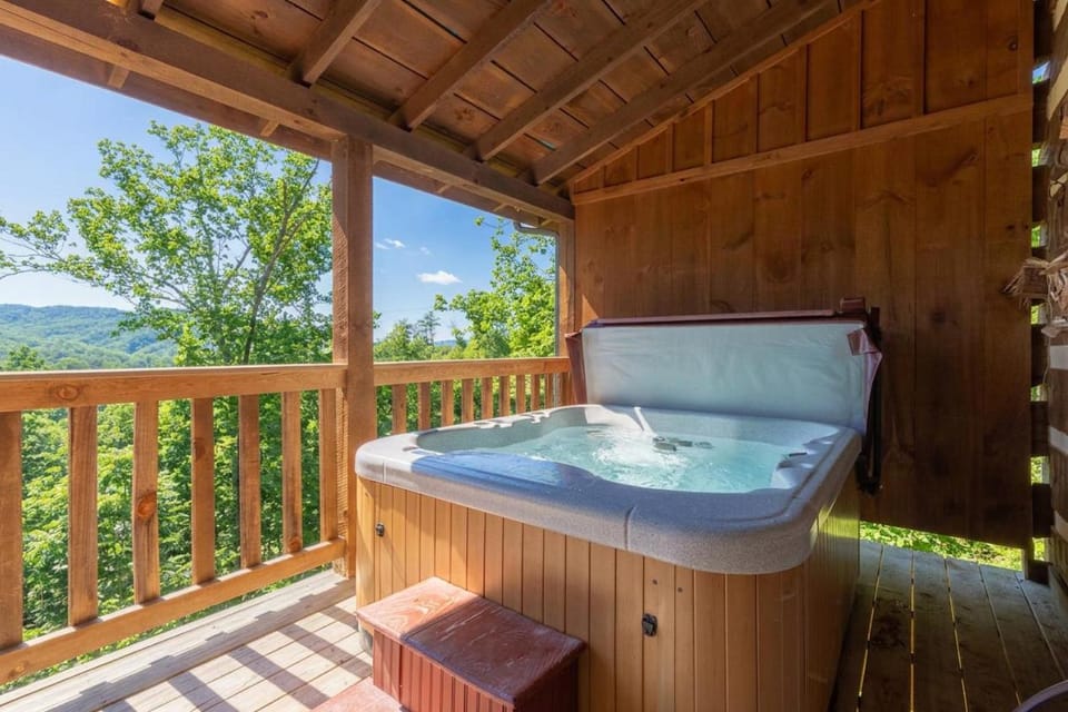 Hot Tub, Balcony/Terrace, Mountain view