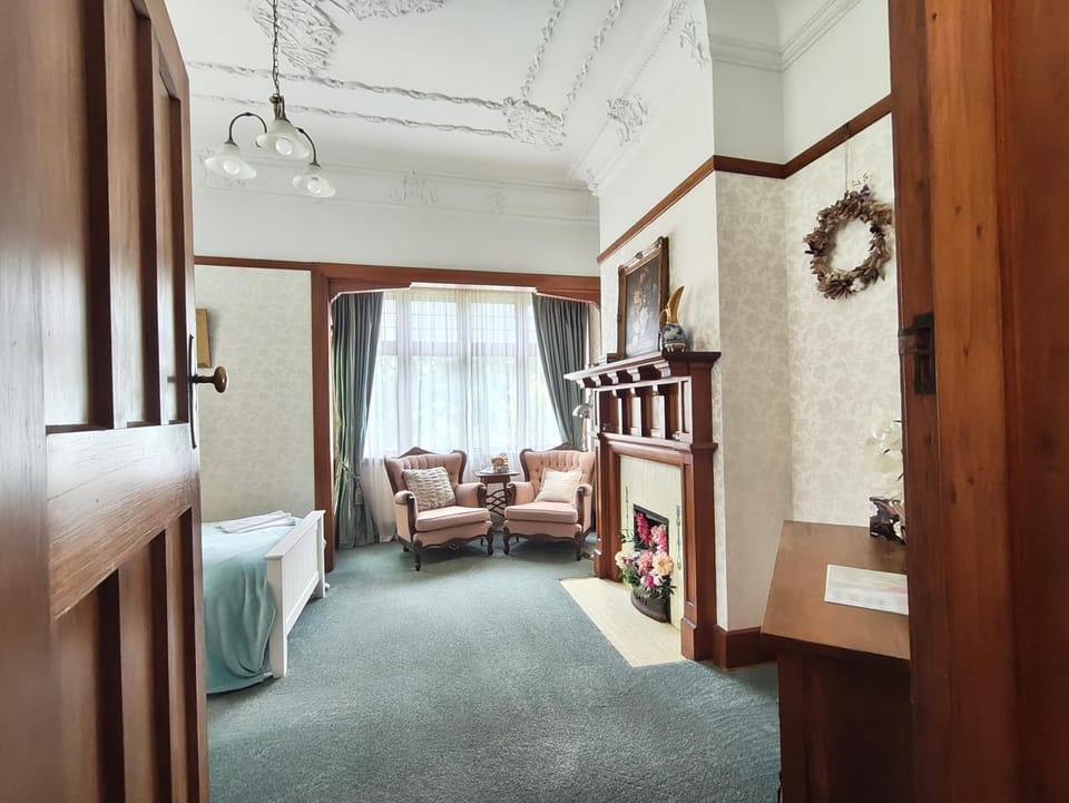 Photo of the whole room, Seating area, Bedroom
