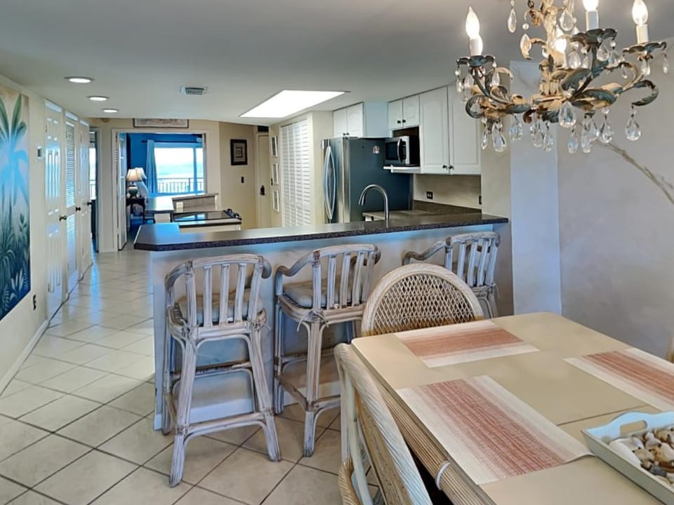 Kitchen or kitchenette, Seating area, Dining area, Sea view