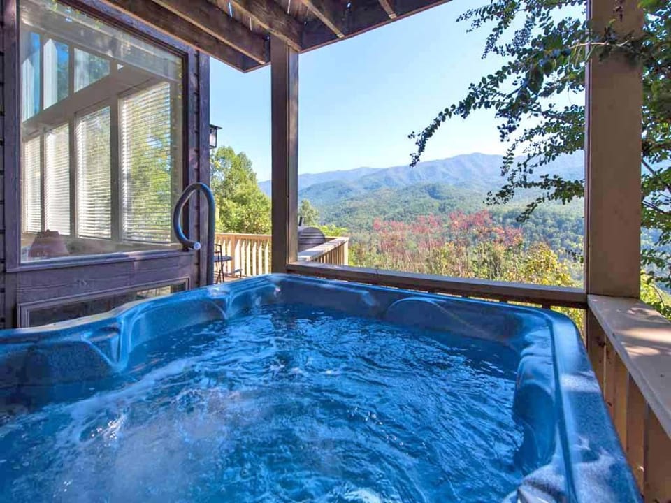 Hot Tub, Balcony/Terrace, Autumn, Mountain view
