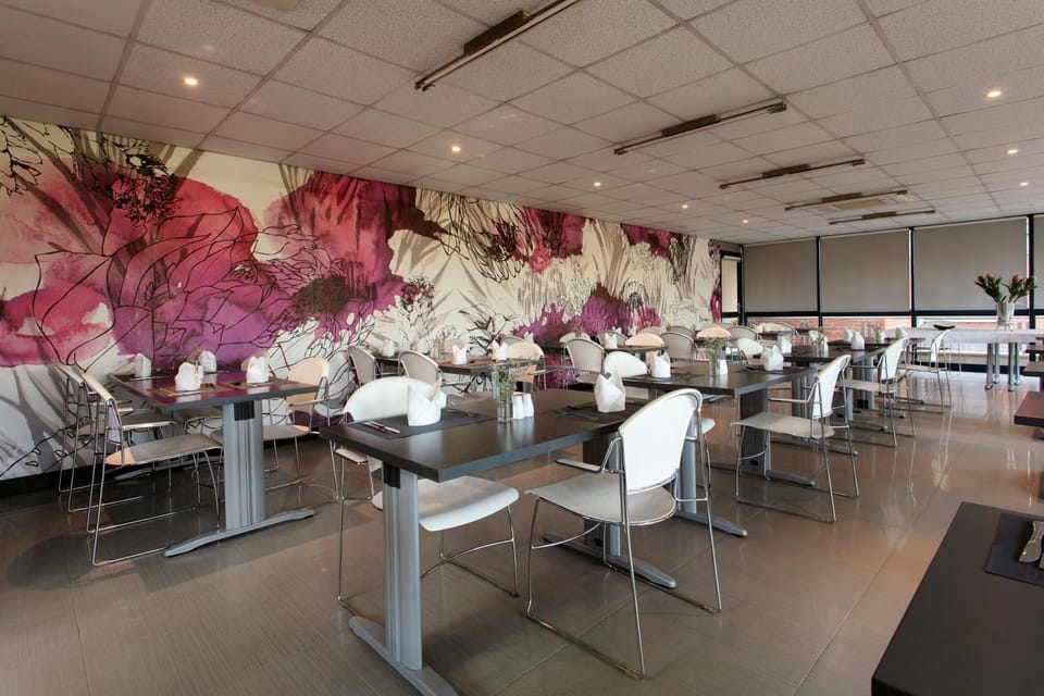Restaurant/places to eat, Balcony/Terrace, Banquet/Function facilities