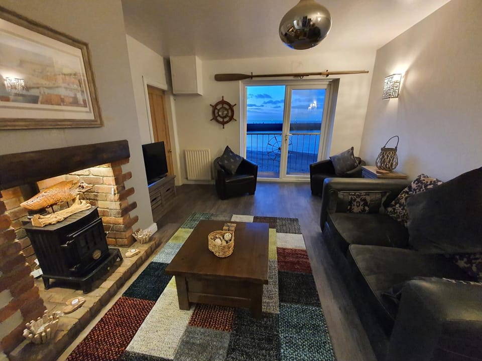 Whitby Beachfront Cottage House in England