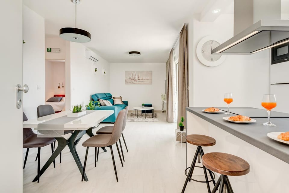 Kitchen or kitchenette, Seating area, Dining area, minibar