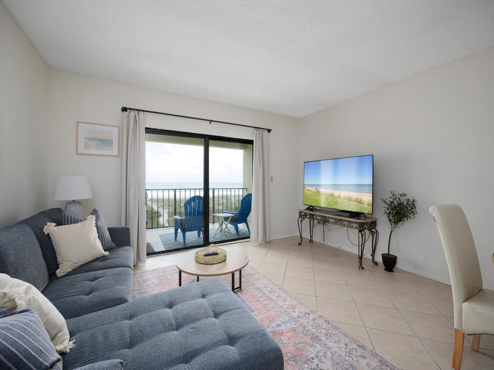 TV and multimedia, View (from property/room), Balcony/Terrace, Living room, Seating area, Sea view, furniture