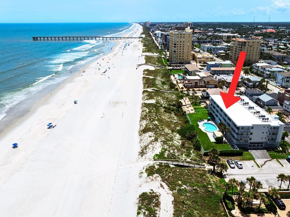 Bird's eye view, Beach, Swimming pool, Parking