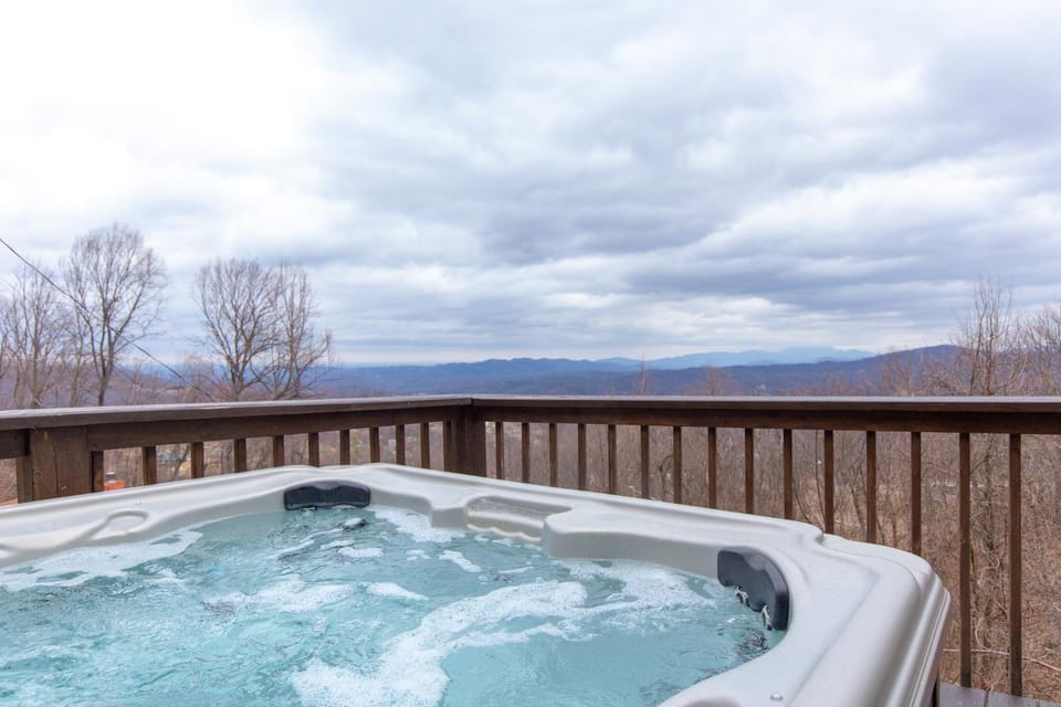 Hot Tub, Balcony/Terrace, Mountain view