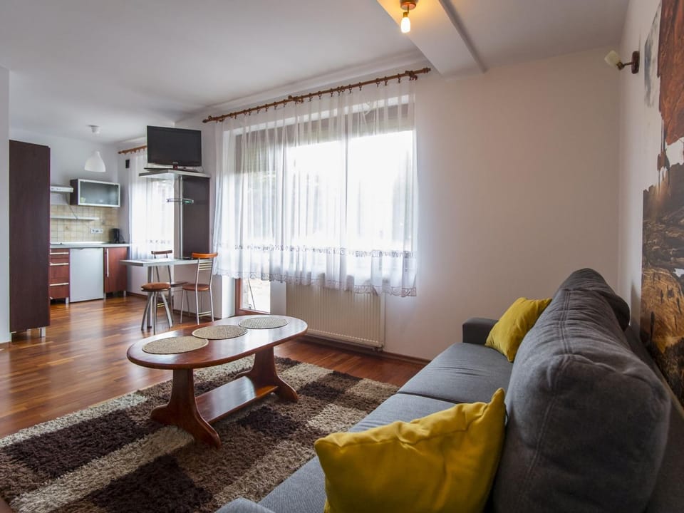 TV and multimedia, Seating area, Dining area
