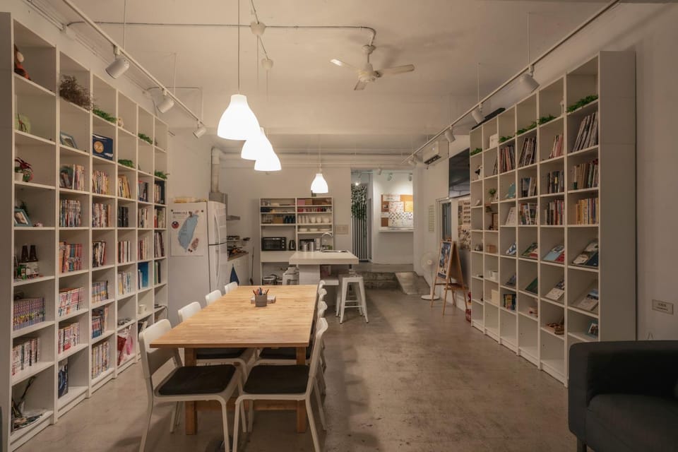 Library, Kitchen or kitchenette, Living room, Seating area, Dining area