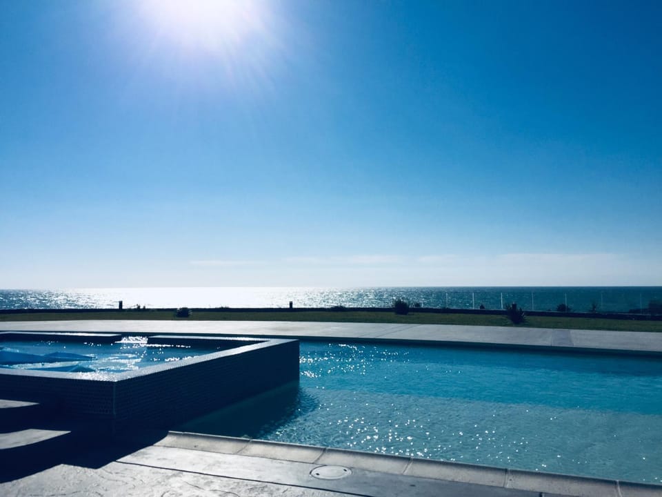 Property building, Sea view, Swimming pool
