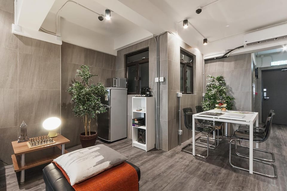 Seating area, Dining area, minibar
