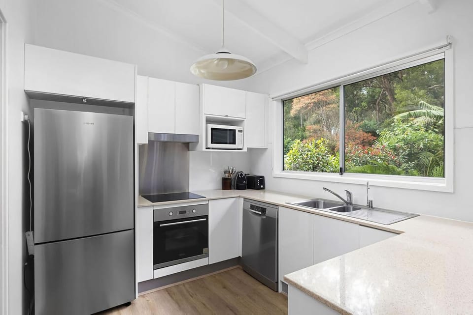 Hidden Oasis Pet Friendly In Anna Bay House in Anna Bay
