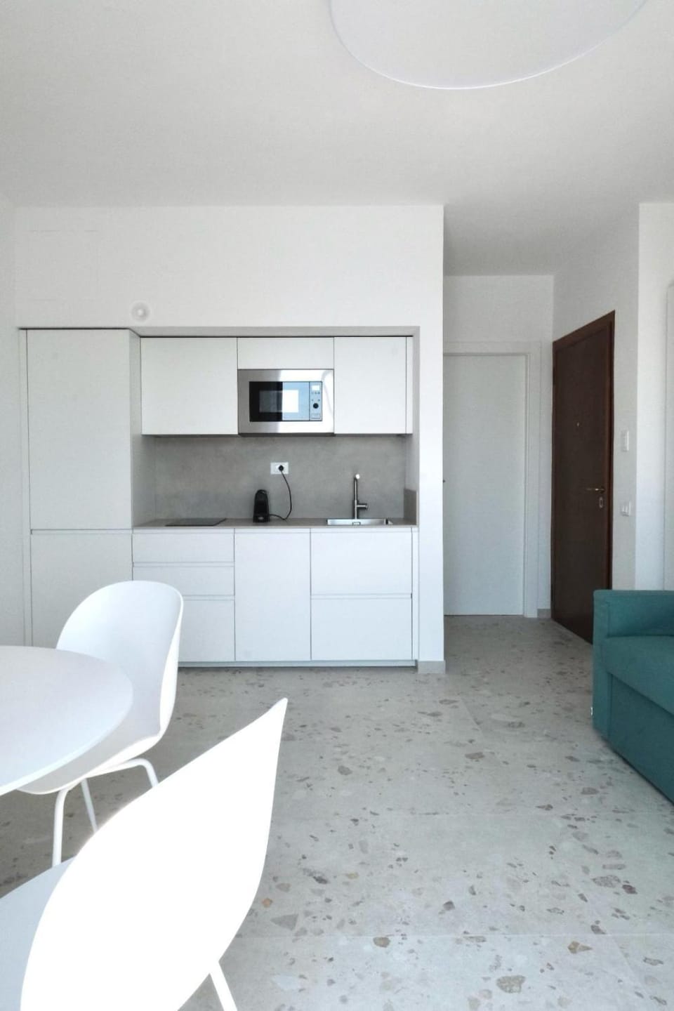 Living room, Dining area, stove