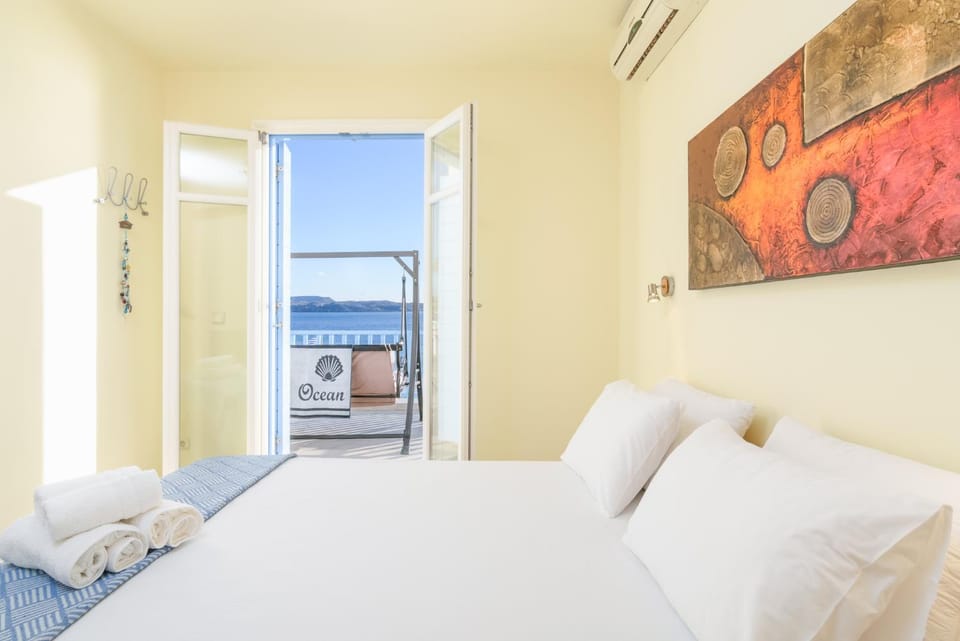 il porto di Milos Villa in Milos