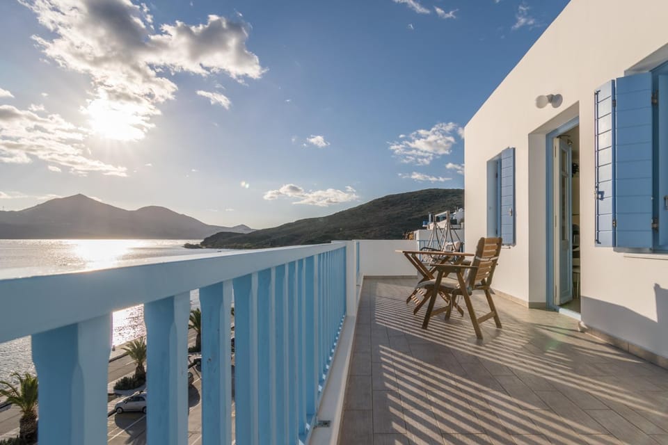 il porto di Milos Villa in Milos