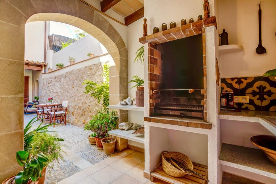 Patio, BBQ facilities