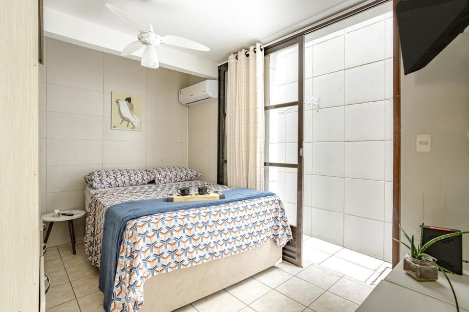 Photo of the whole room, air conditioner