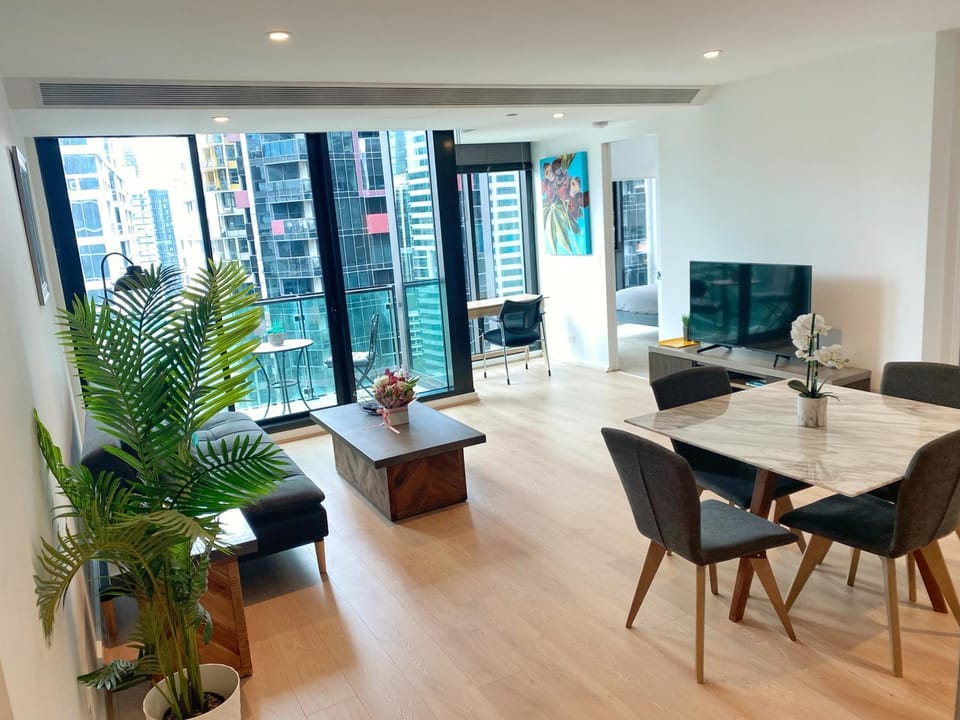 Large 2B2B Near Southern Cross FreeParking GYM POOL Apartment in Melbourne