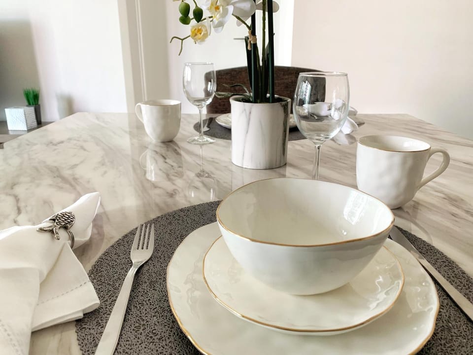 Large 2B2B Near Southern Cross FreeParking GYM POOL Apartment in Melbourne