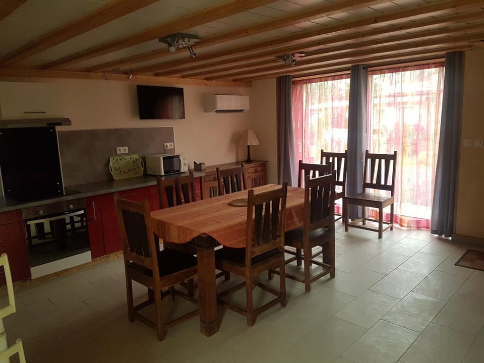 TV and multimedia, Kitchen or kitchenette, Living room, Dining area