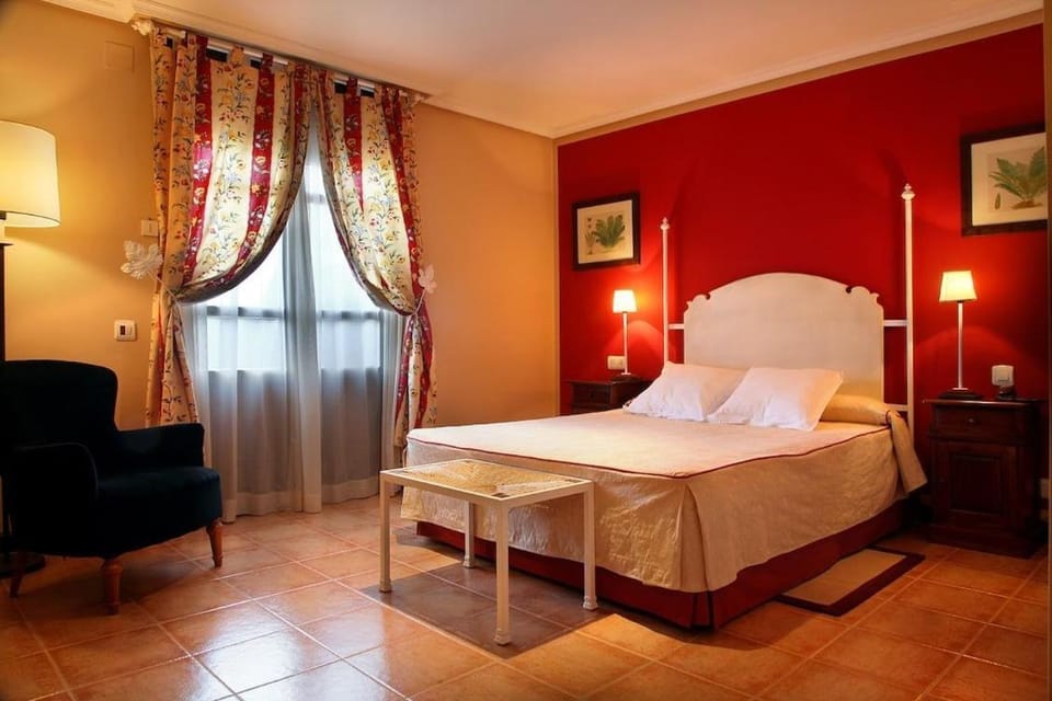 Property building, Bed, Photo of the whole room, Bedroom