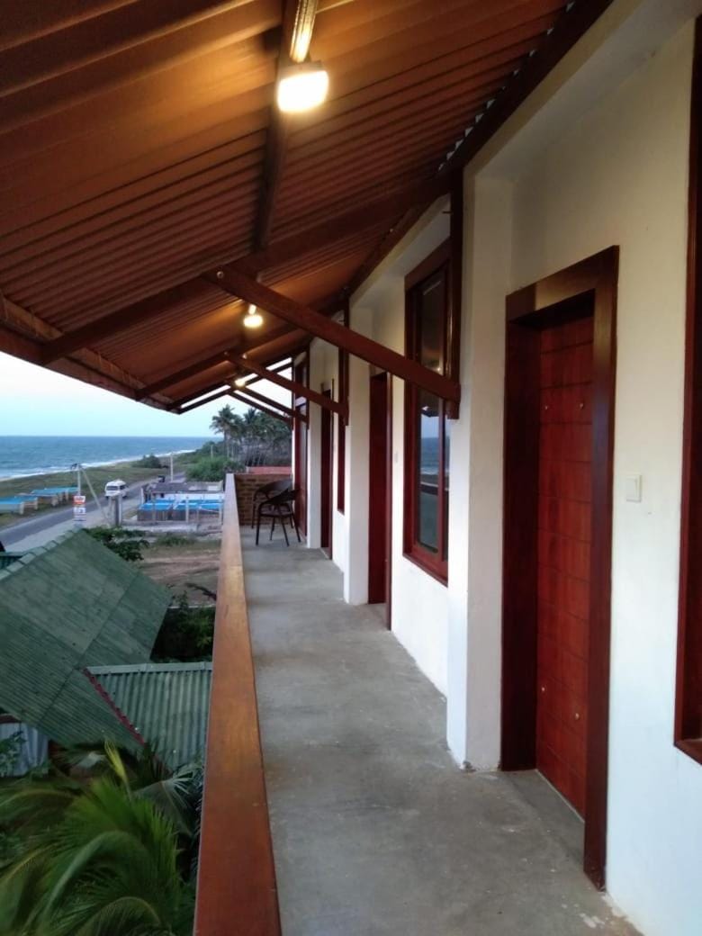 Hi Win Hotel Bed and Breakfast in Sri Lanka