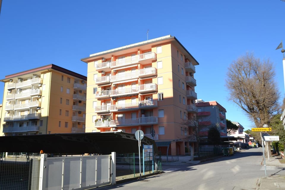 Property building, Facade/entrance, Neighbourhood, Parking