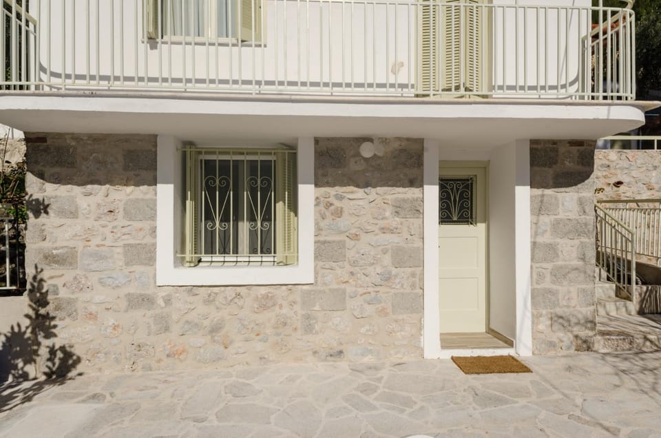 Ev Zin Basilicum Apartment in Leonidio