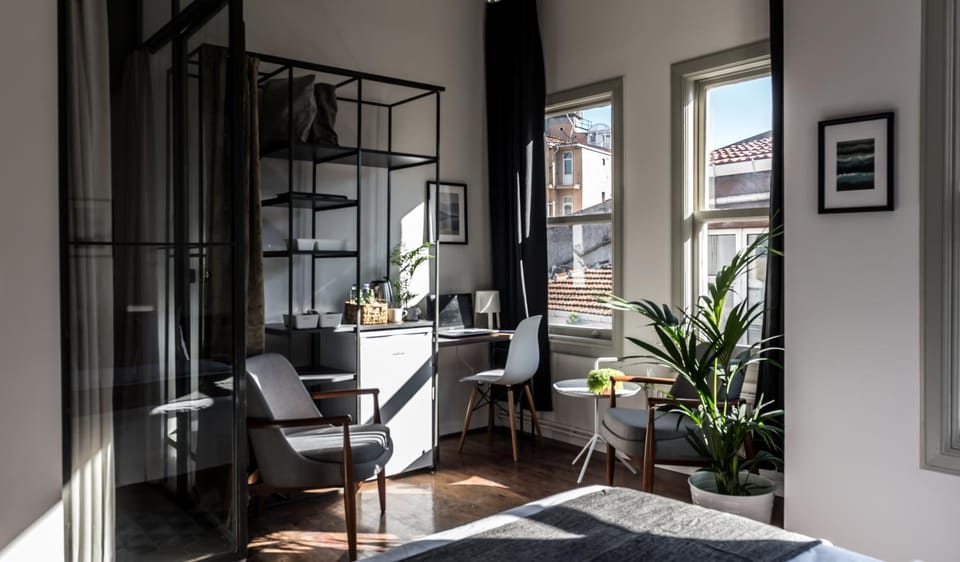 Spring, Winter, Summer, Coffee/tea facilities, Photo of the whole room, Seating area, Bedroom, Autumn, City view, Street view, Seasons
