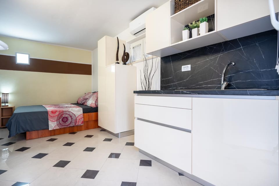 Kitchen or kitchenette, Photo of the whole room