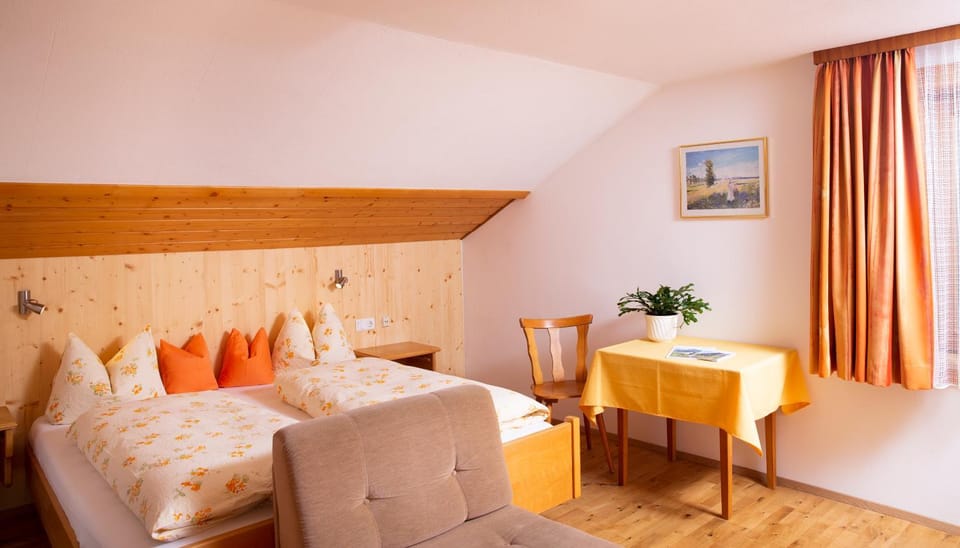 Living room, Dining area, Bedroom