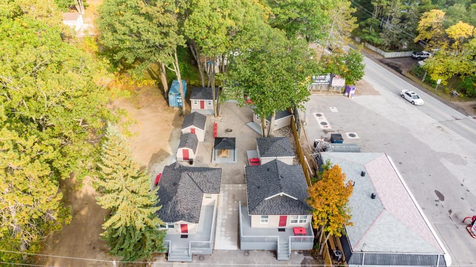 Property building, Bird's eye view, Street view, Location