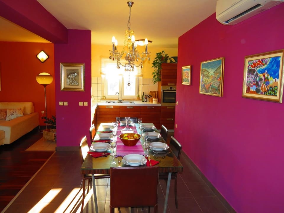 Kitchen or kitchenette, Living room, Dining area