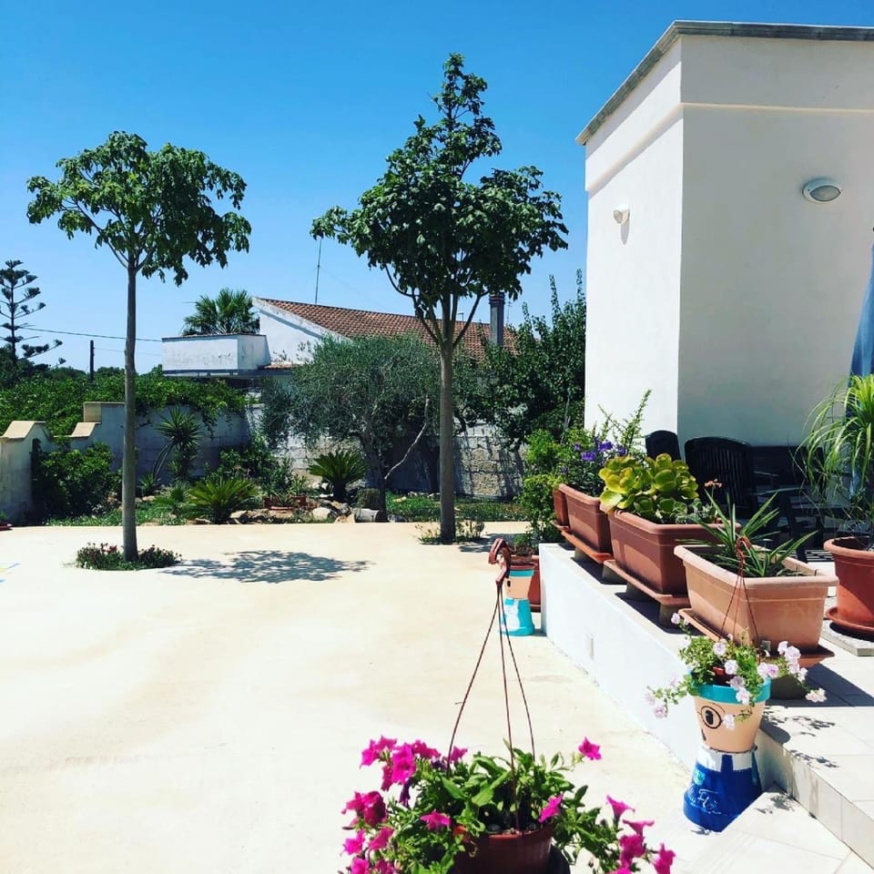 VILLA FLO' B&B (San Pietro in Bevagna) Bed and Breakfast in Province of Taranto