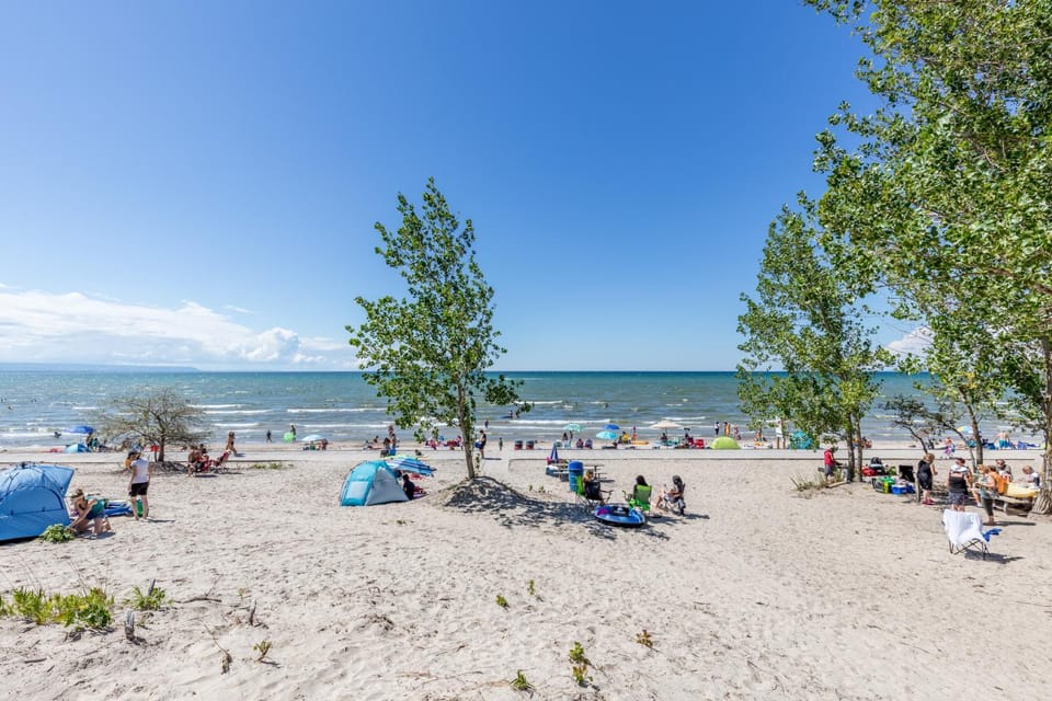 Beachside Summer Cabins Cabin in Wasaga Beach