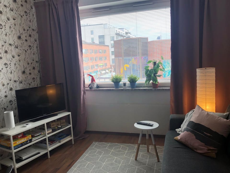 TV and multimedia, Living room, Seating area, City view, Street view