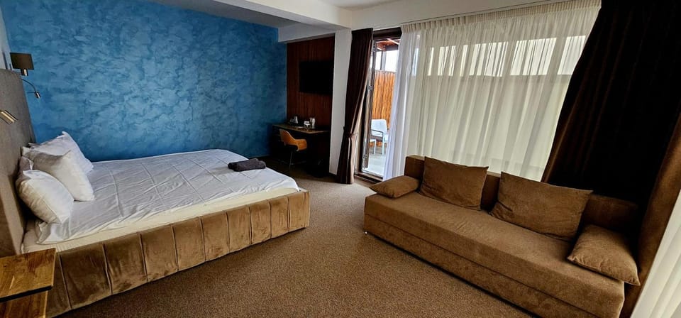 Bed, Living room, Bedroom
