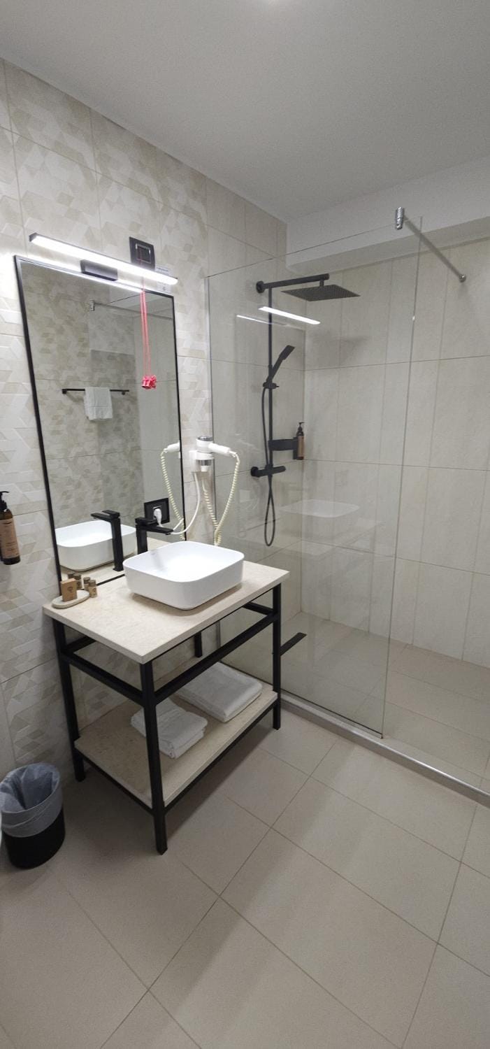 Shower, Bathroom, towels