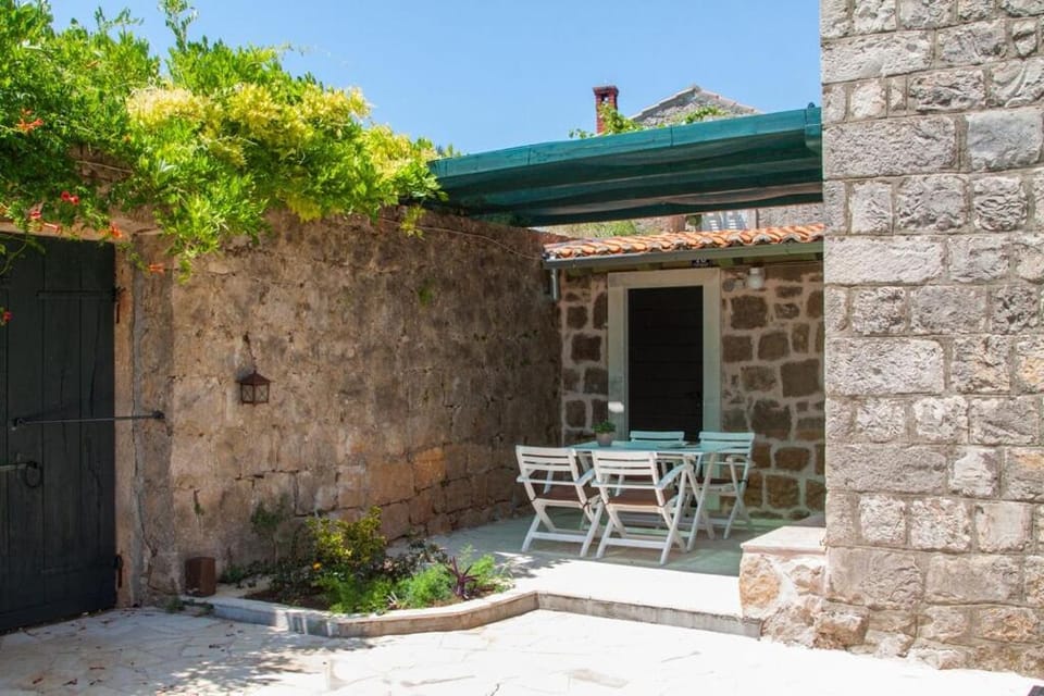 Villa Lucivana for DEEP REST & BRIEF REMOTE WORK House in Dubrovnik-Neretva County