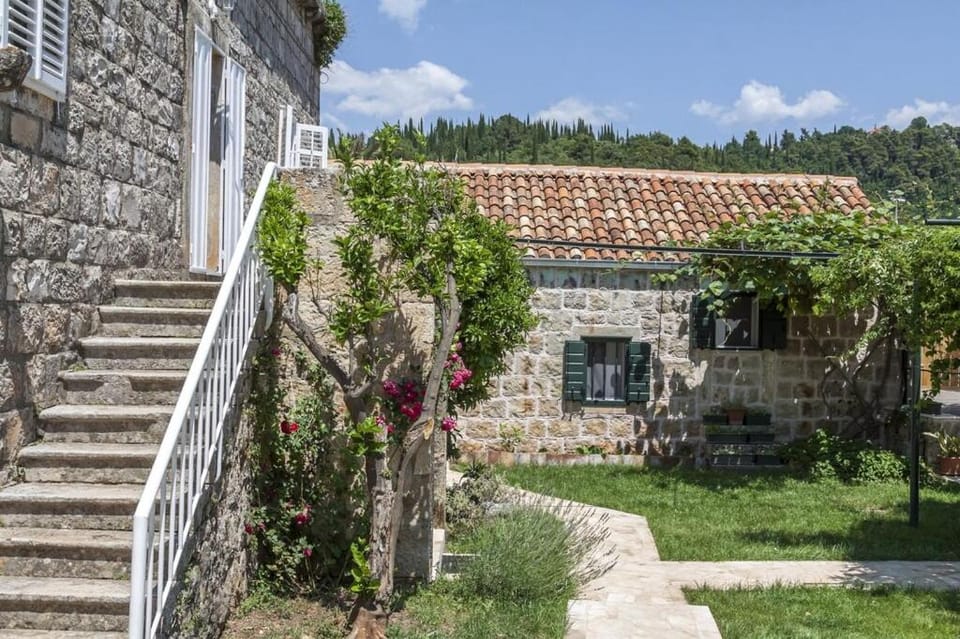 Villa Lucivana for DEEP REST & BRIEF REMOTE WORK House in Dubrovnik-Neretva County
