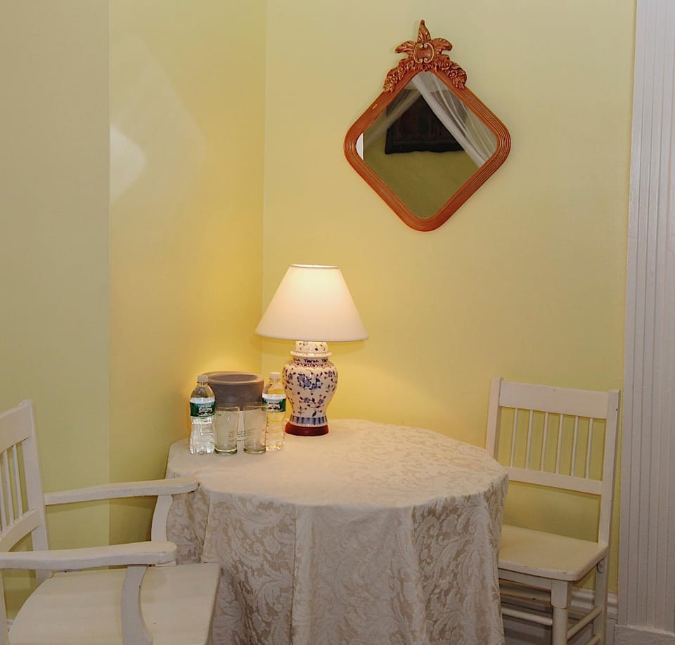 Seating area, Dining area