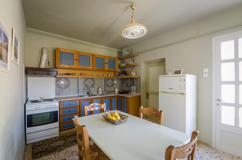 Ev Zin Mouria House in Leonidio